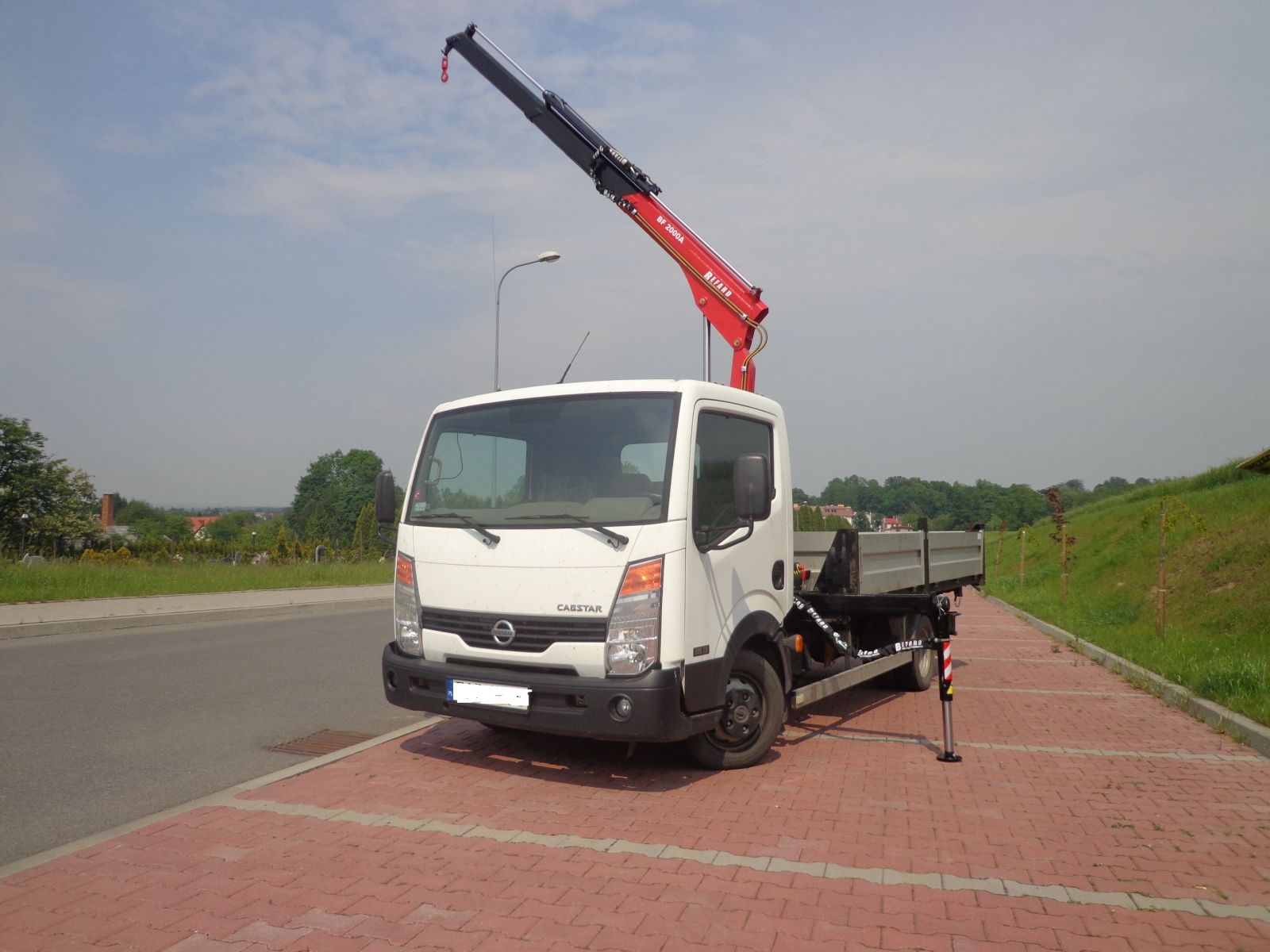 żuraw przeładunkowy befard na busa nissan cabstar